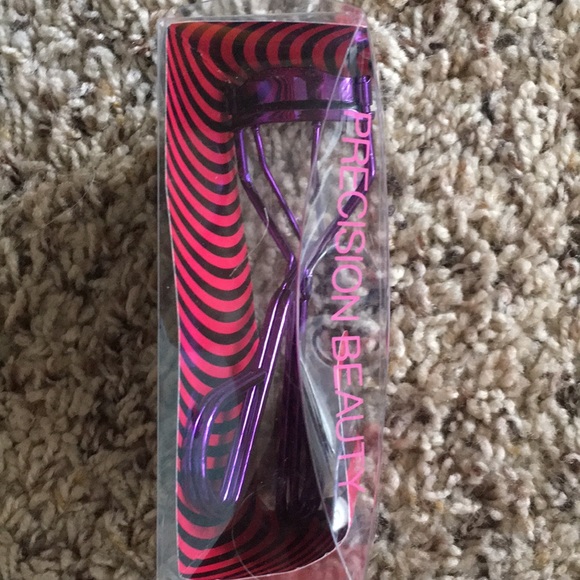 💜HPx2!💜 🆕 Metallic purple eyelash curler 💜 - Picture 3 of 3